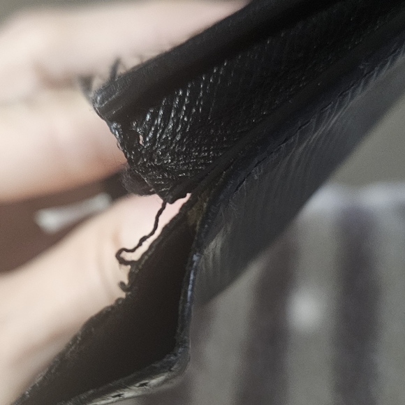 LOUIS VUITTON BIFOLD EPI WALLET - Picture 10 of 10